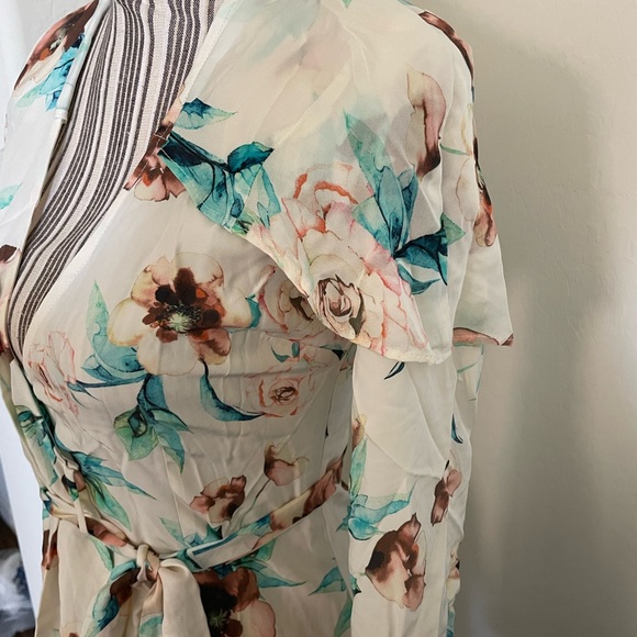 STONE COLD FOX Womens Ivory Cosmo SILK Floral GISELLE Wrap Dress 100% Silk - Picture 3 of 12